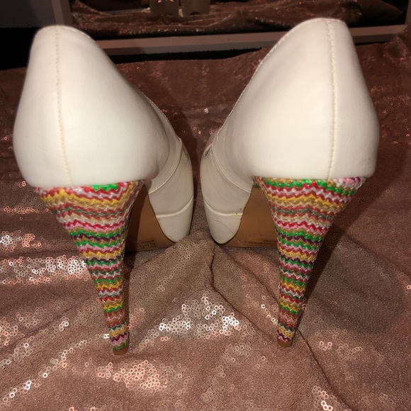 CHARLOTTE RUSSE | Heels - Picture 3 of 8